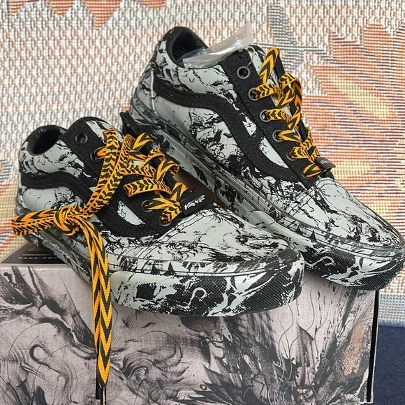 Vans WMNS Old Skool
Year Of The Tiger Black/Gray
VN0A3WKTN42
Sneakers - Picture 5 of 16